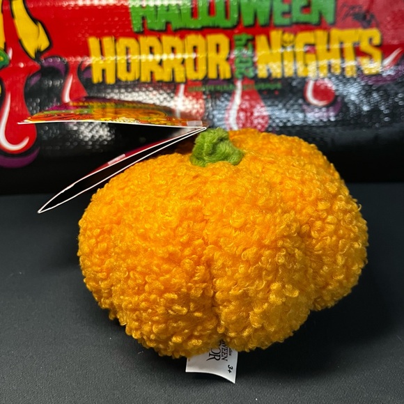 2024 Universal Studios Halloween Horror Nights HHN Lil' Boo Shoulder Plush NWT - Picture 6 of 7